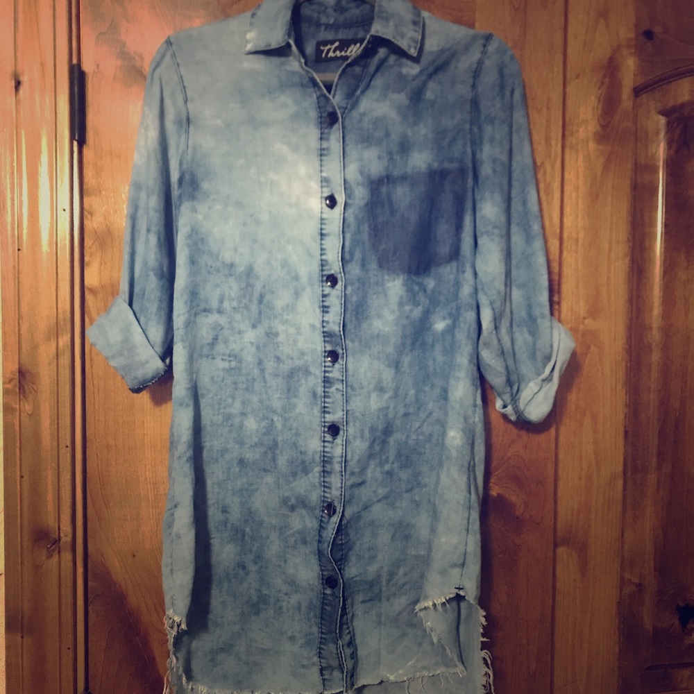 Acid washed light denim button up tunic